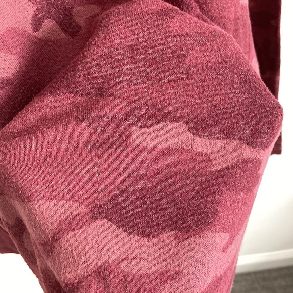 Old Navy Scoop Neckline with Drop Shoulder Oversized Cozy-Knit Camo Print - Picture 7 of 8